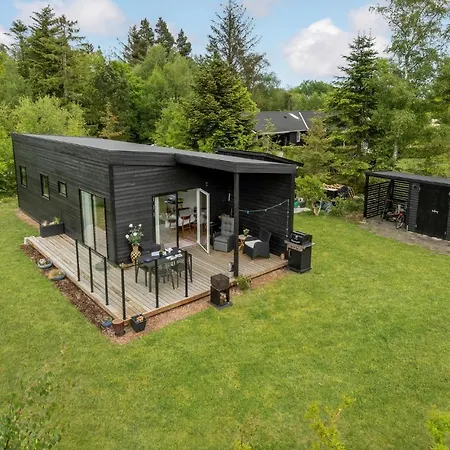 2 Bedroom Awesome In Prázdninový dům Hadsund